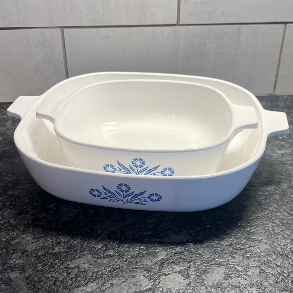Set of 2 Corningware Cornflower blue casserole dishes.  Exc condition
